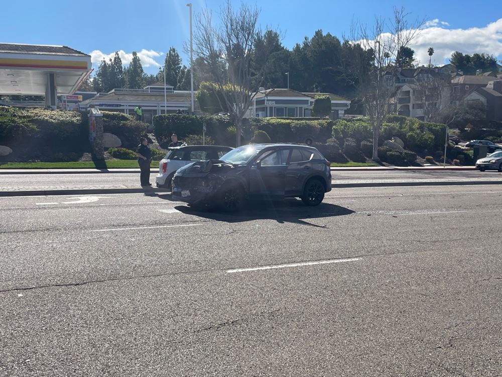 Bakersfield, CA - Five Hurt in Head-On Crash on Copus Rd.
