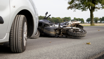 Los Angeles, CA - Injury Motorcycle Crash at W 3rd St & S Edinburgh Ave