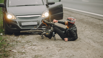 Los Angeles, CA – Serious Injury Bicycle Crash at W 50th St & S Saint Andrews Pl
